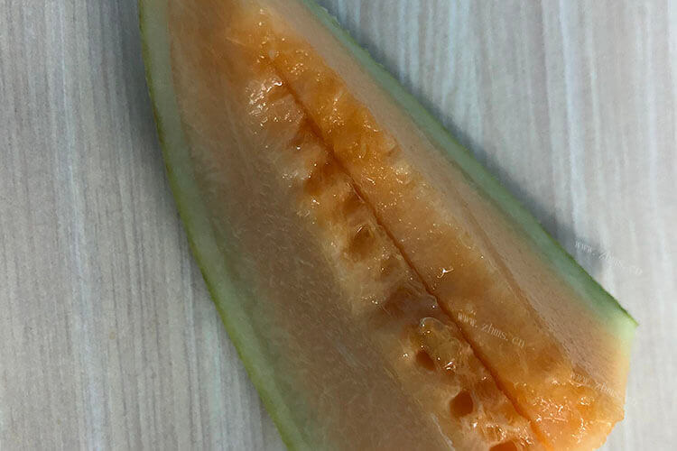 哈密瓜酸了，哈密瓜有点酸能吃吗？