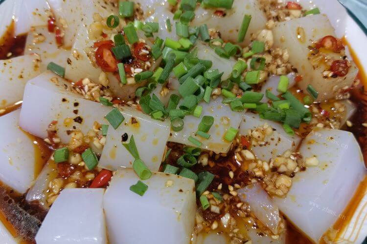 想用白凉粉做果冻，白凉粉做果冻是用冷水还是热水？