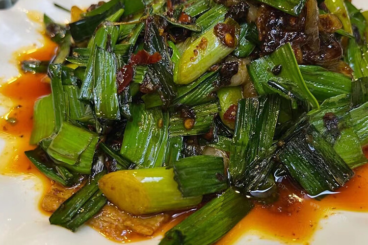 买了些蒜苗，蒜苗和大蒜是一个品种吗？