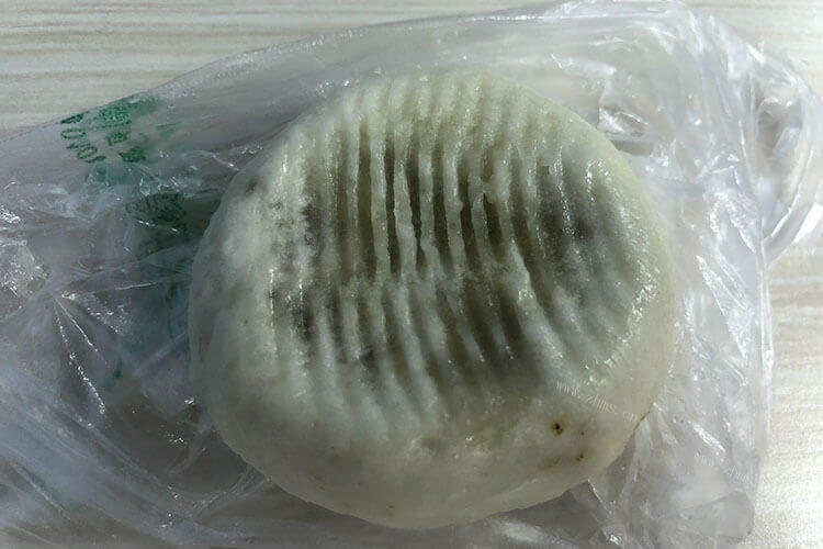 个人不了解这方面，想要了解，肉包子里面的肉是硬的？