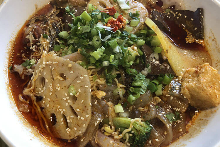 冒菜很好吃的，冒菜与麻辣烫和毛血旺的区别是什么呀？