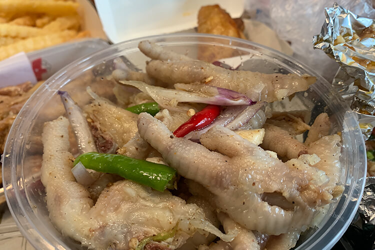 冰箱里还剩下一盘虎皮鸡爪，虎皮鸡爪怎么加热？