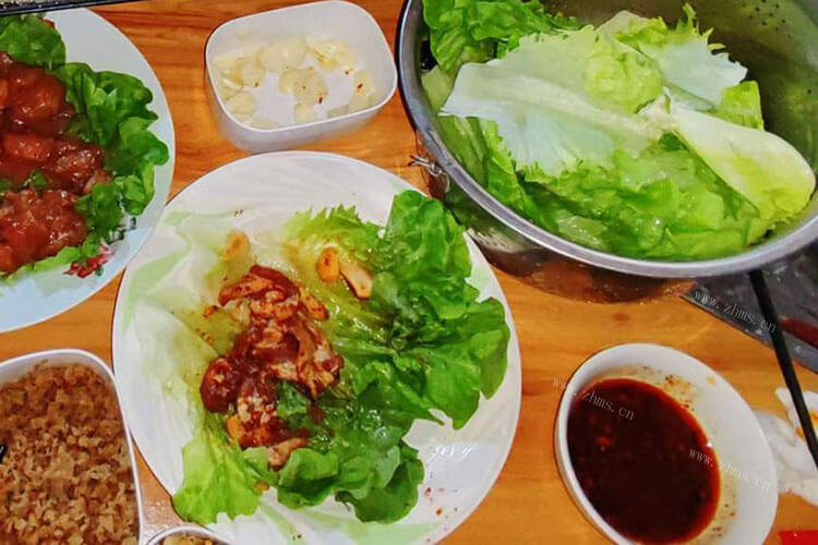 我买了一些生菜回去，生菜叶上有凸起小疙瘩正常吗？