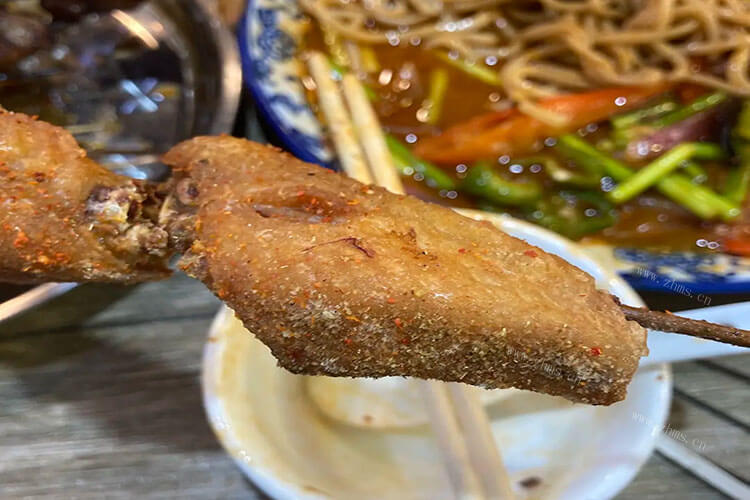 我想做炸鸡翅，炸鸡翅用了炸粉还需要用鸡蛋吗？