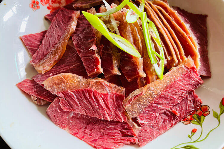 超市里面的牛肉分为很多种，普通牛肉贵还是牛牛腱子肉贵？