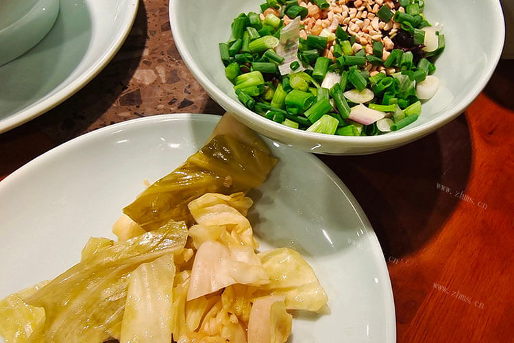 自己动手腌制一些泡菜，腌制泡菜的方法步骤是什么？