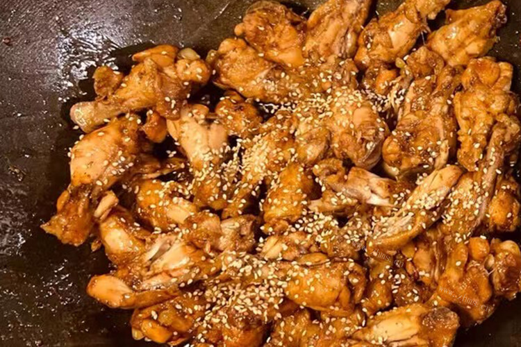 鸡翅上面有黑，鸡翅表面有黑斑还能吃吗？
