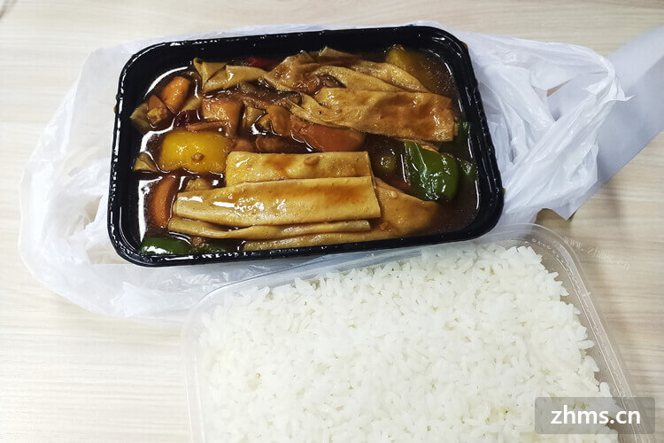 计划加盟快餐店，黄焖鸡加盟店的材料费用需要多少？