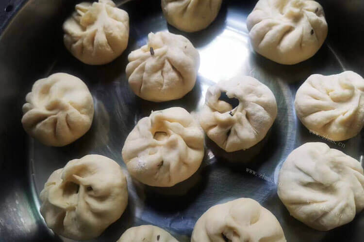 我想蒸包子，蒸包子是半发面吗？