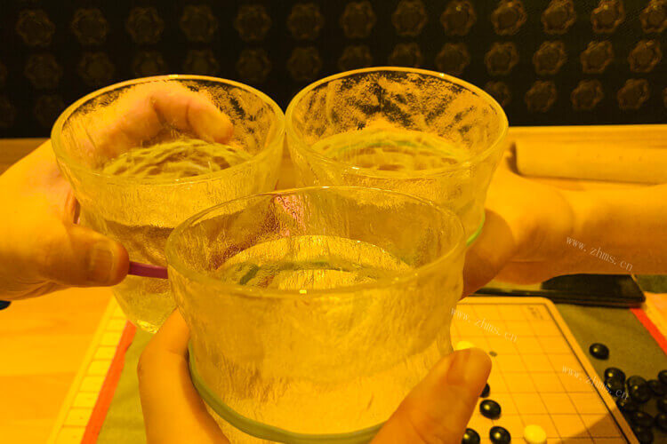 枇杷泡酒发黑正常吗，还能喝吗？