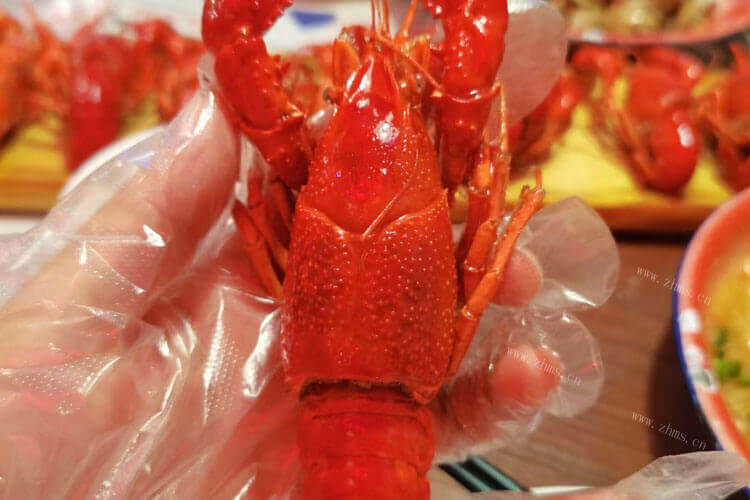 去超市里面选购海鲜，冷冻小龙虾尾能买吗
