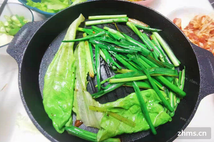 今年可以投资烤肉自助餐加盟店吗，一般店铺的规格都很大嘛？