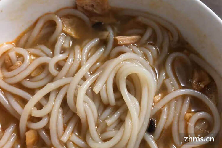 现在螺蛳粉店加盟一般需要多少钱？我个人想投资一下，可以吗？