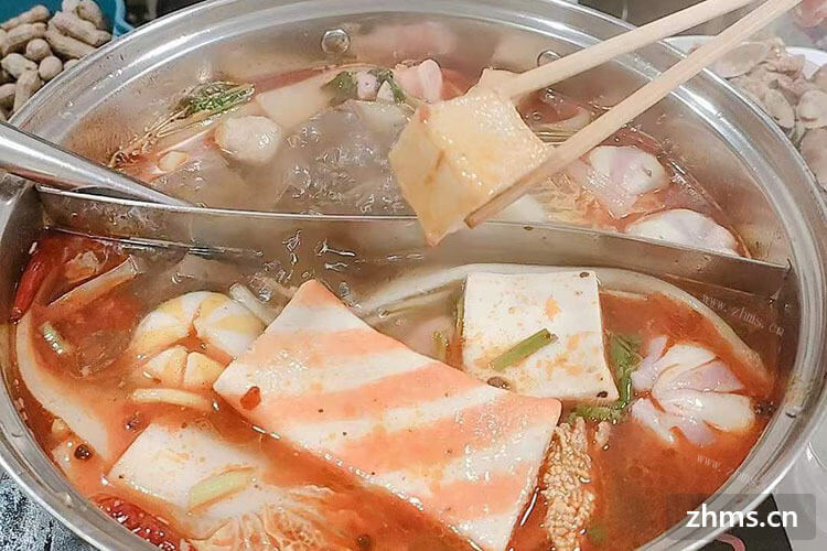 鸭爪牛肠火锅加盟电话是多少，火锅店的配料从哪里进行选用？