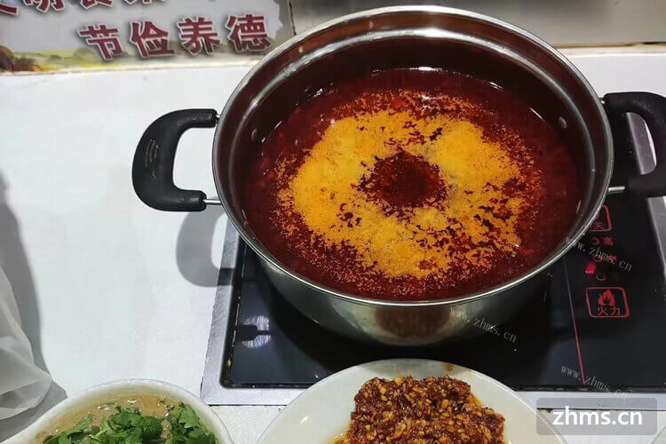 我们当地骨头火锅加盟店挺热门的，现在骨头火锅连锁加盟多少钱？