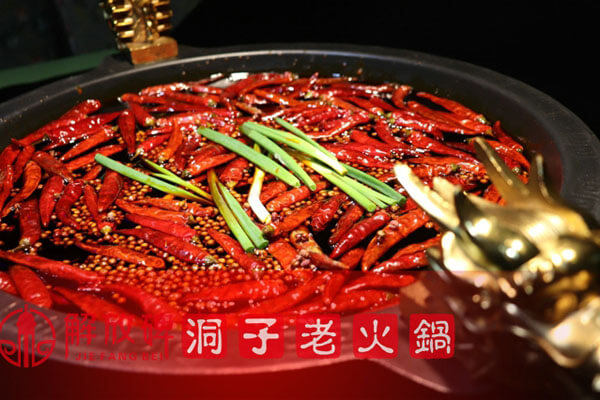 解放碑洞子老火锅相似图