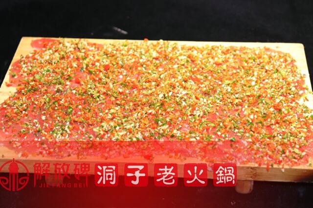 解放碑洞子老火锅相似图