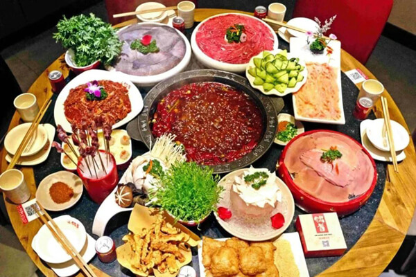 解放碑洞子老火锅相似图