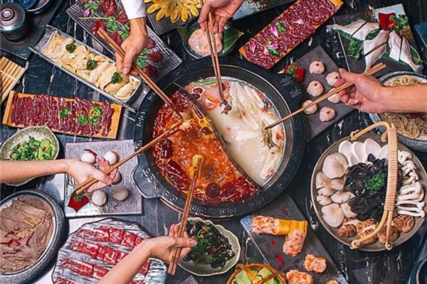 解放碑洞子老火锅相似图