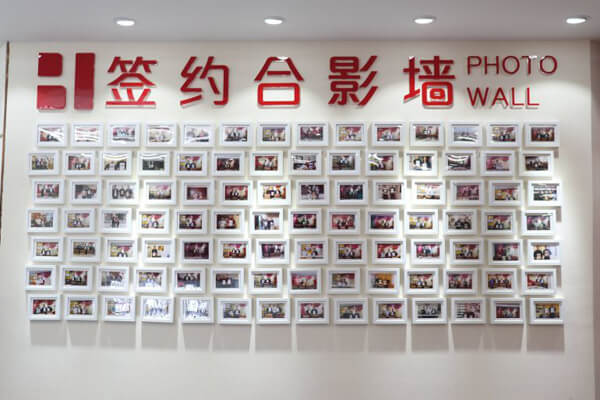 解放碑洞子老火锅相似图