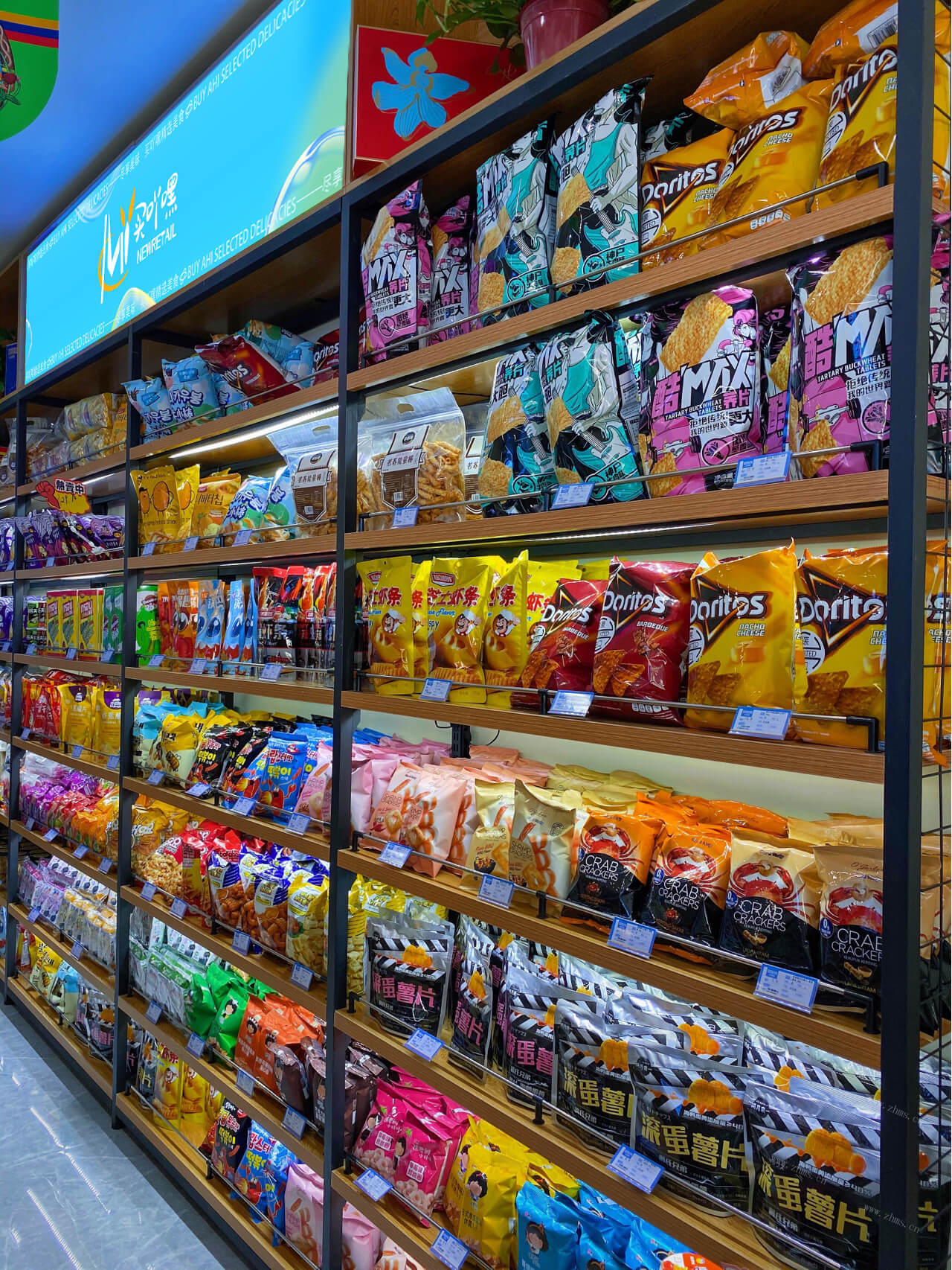 零食店前景怎么样？加盟费用大约需要多少开店要注意些什么