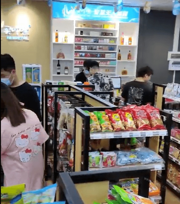 超市设施是总部提供还是自己买啊？开店选择什么品牌好？