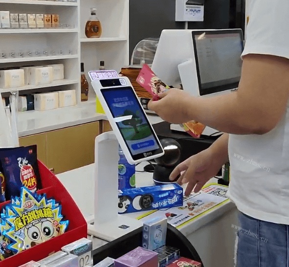 超市设施是总部提供还是自己买啊？开店选择什么品牌好？