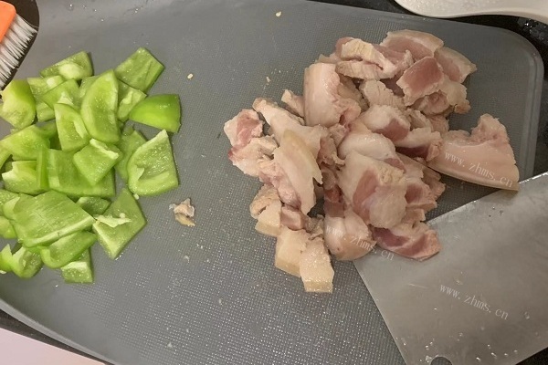 好吃下饭的青椒回锅肉，做法超级简单，学会就能做自家的大厨第三步