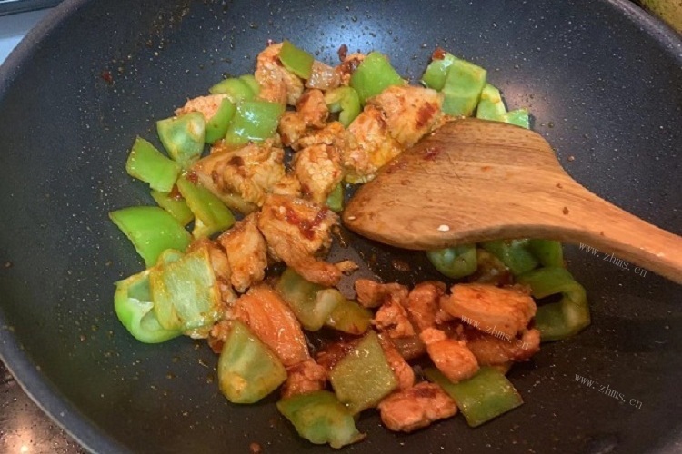 好吃下饭的青椒回锅肉，做法超级简单，学会就能做自家的大厨