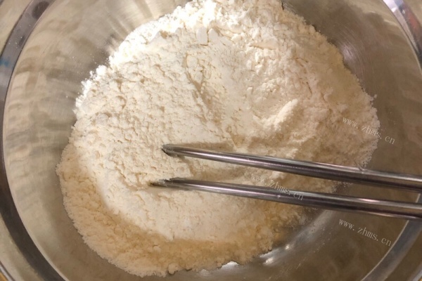 只要家中有面粉就能做的葱花饼，十分钟搞定第一步