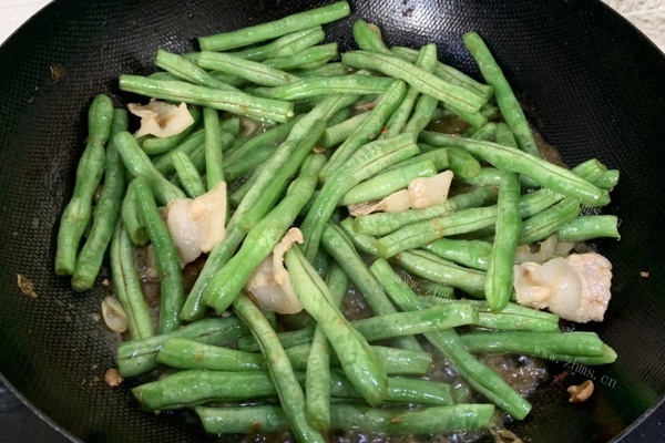 排骨炖豆角，东北人最爱的一道菜第六步