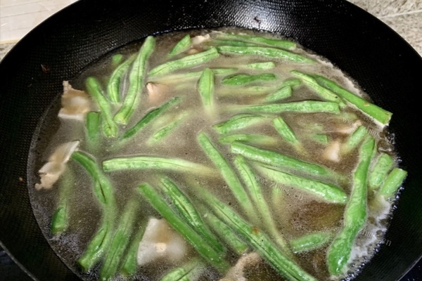 排骨炖豆角，东北人最爱的一道菜第七步