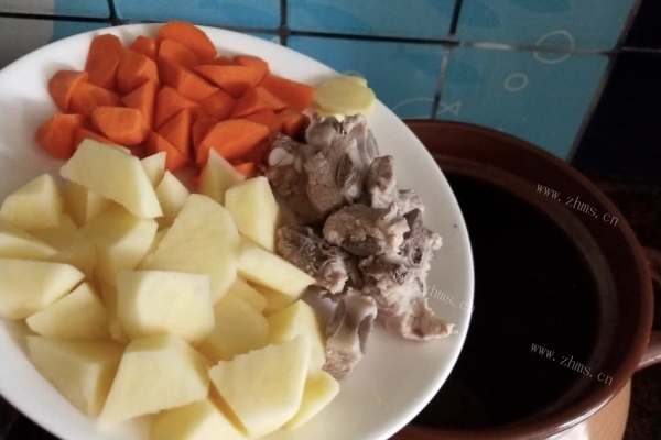 土豆炖排骨汤第八步