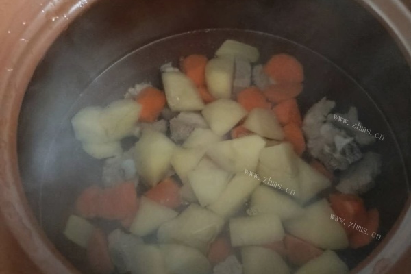 土豆炖排骨汤第九步