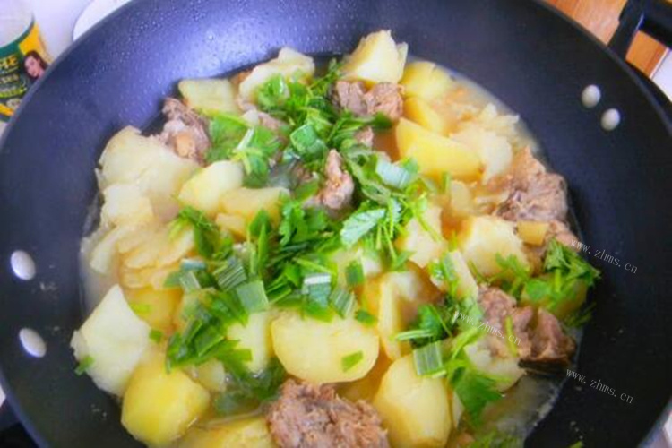 脊骨土豆汤能吃肉能喝汤，晚餐有它就够了