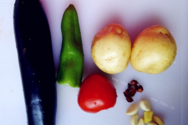 鲜美浓汤土豆炖茄子第一步