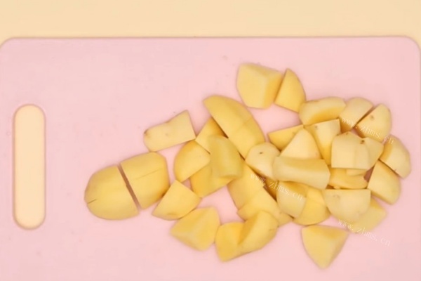 怎么做排骨炖土豆更好吃第一步