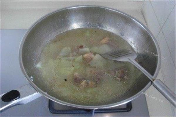超快手的冬瓜排骨汤，回家晚也能快速煮一锅美味的汤第七步