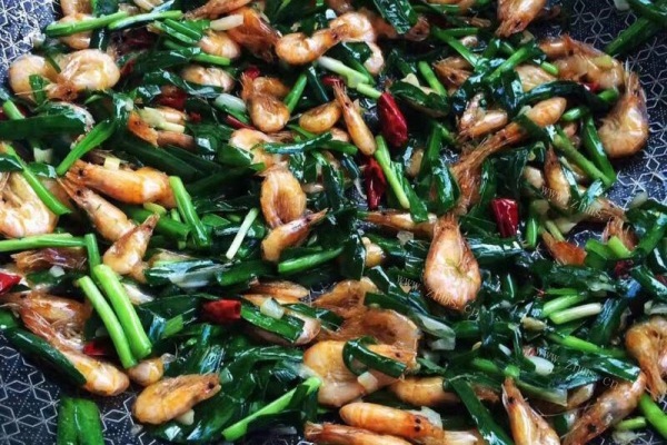 韭菜炒河虾，小海鲜让你吃光米饭第十一步