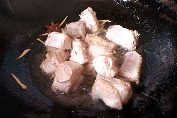 老东北酸菜炖排骨，离家的人最思念的味道第五步
