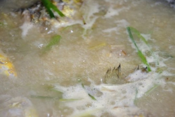乳白的汤汁黄鱼煨面，简直就是人间美味第五步