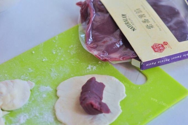 紫薯做成的紫薯饼，软糯可口第六步