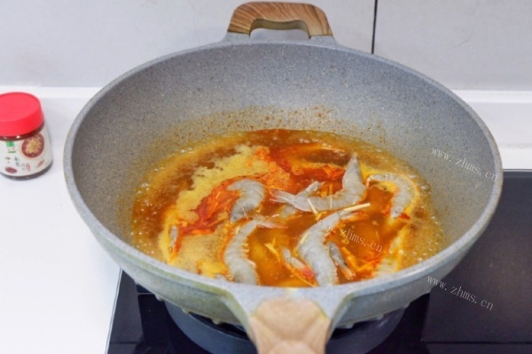 水煮大白虾营养丰富，做法简单在家做更健康美味第五步