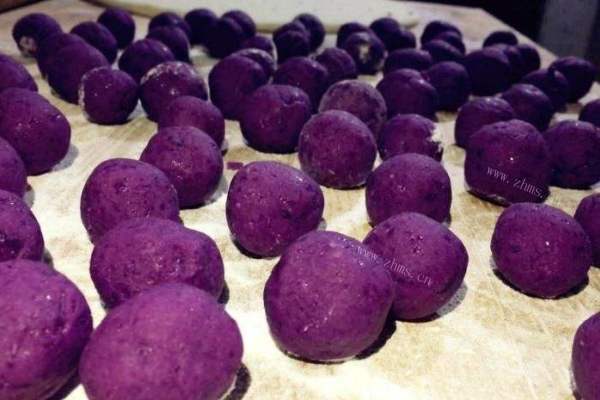 在家也能做的手工美食紫薯汤圆第四步