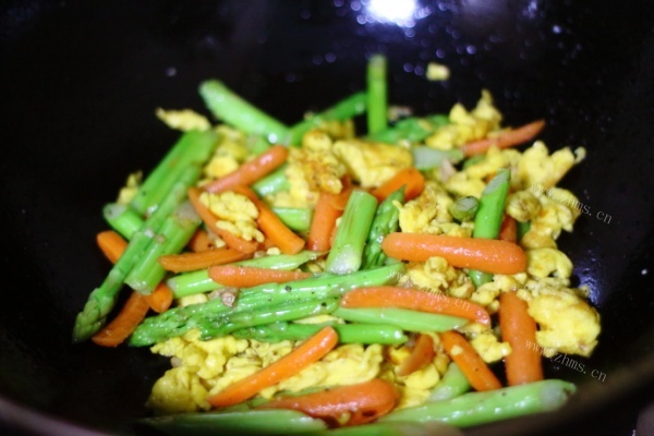 家常素菜——芦笋鸡蛋炒胡萝卜第八步