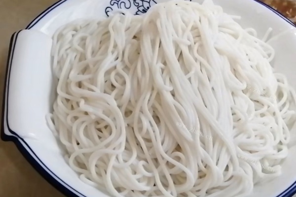 凉拌米粉好吃的秘诀在这里，速拿！第八步