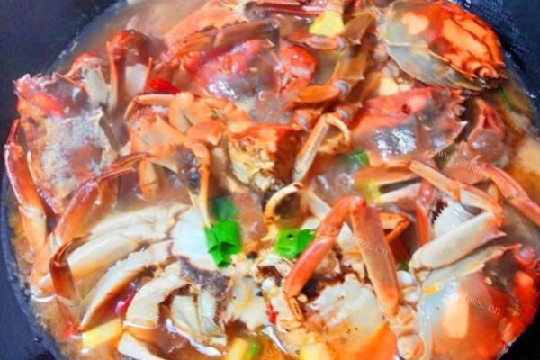 肉质鲜嫩，美味可口的煮螃蟹第四步