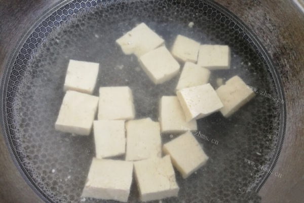 方便实惠的白菜炖冻豆腐第四步