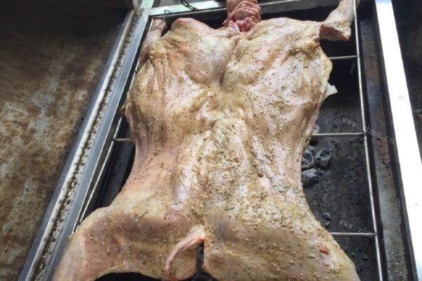 超地道的羊肉吃法——烤全羊第二步