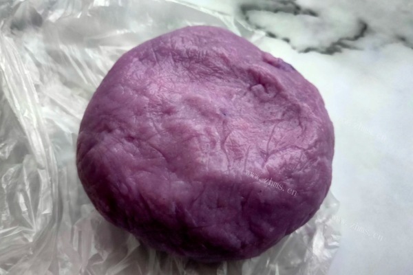 好吃不甜腻的紫薯冰皮月饼，无需烘烤做法更简单第五步